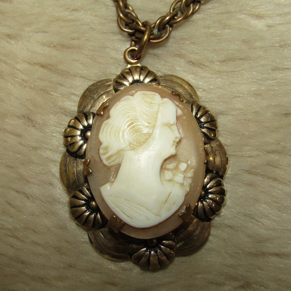 Vintage Shell Cameo Necklace